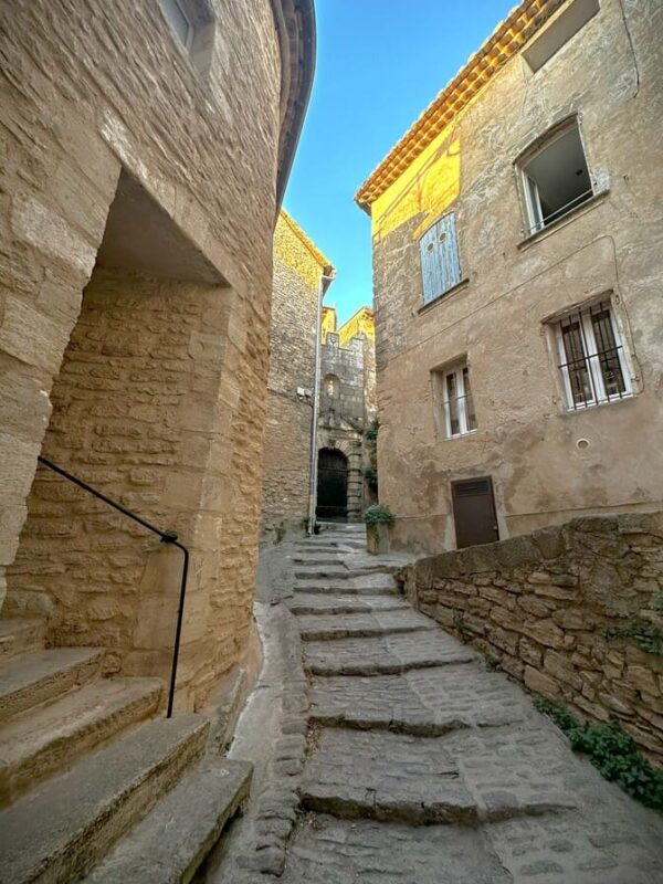 Gordes, Perched Village, Luberon Valley, All Things French, Beautiful Rues