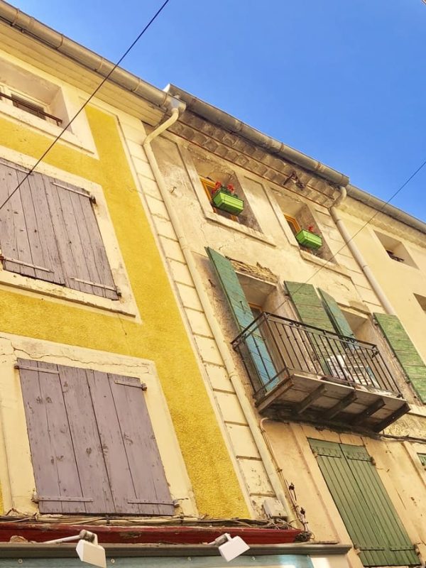 L'Isle-sur-la-Sorgue has beautifully coloured buildings