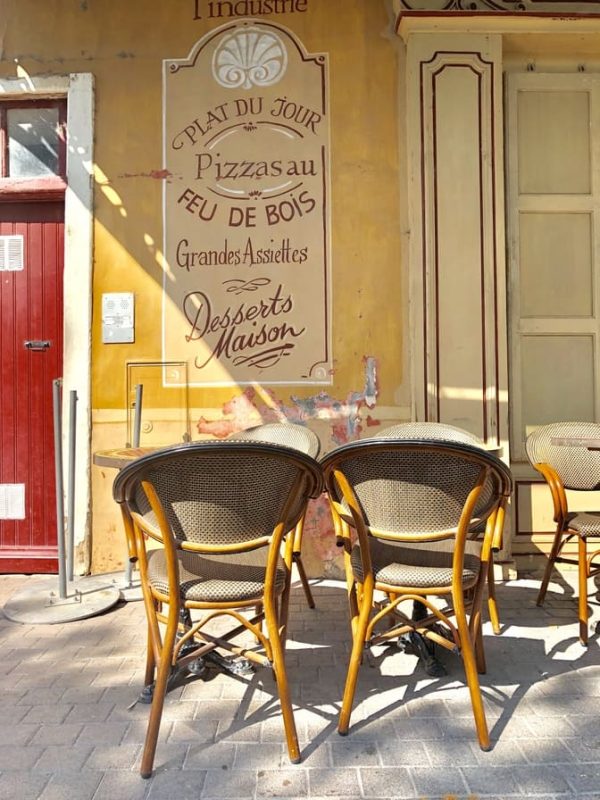 L'Isle-sur-la-Sorgue cafe chairs