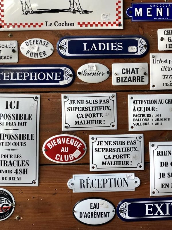 L'Isle-sur-la-Sorgue brocante enamelled signs