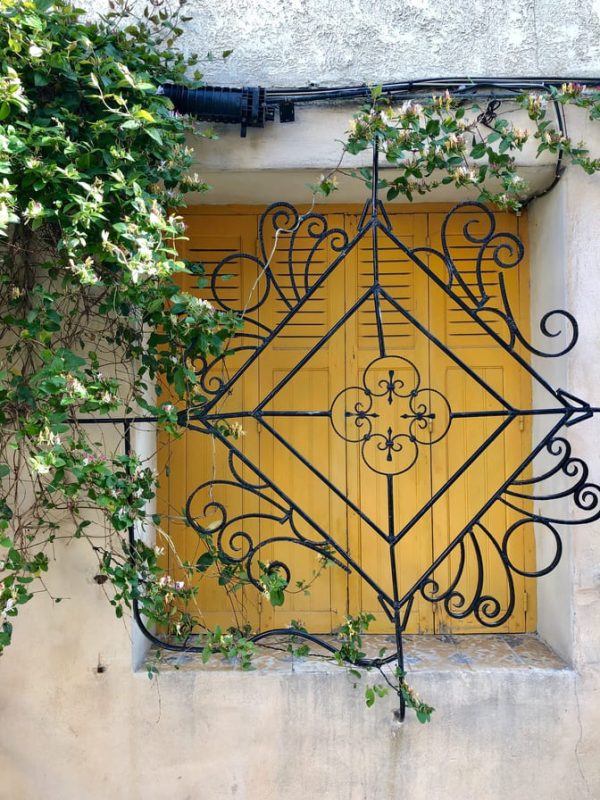 L'Isle-sur-la-Sorgue beautiful iron bars over window