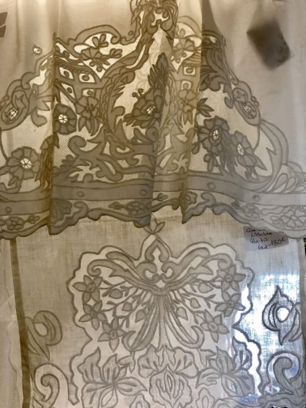 L'Isle-sur-la-Sorgue-lace