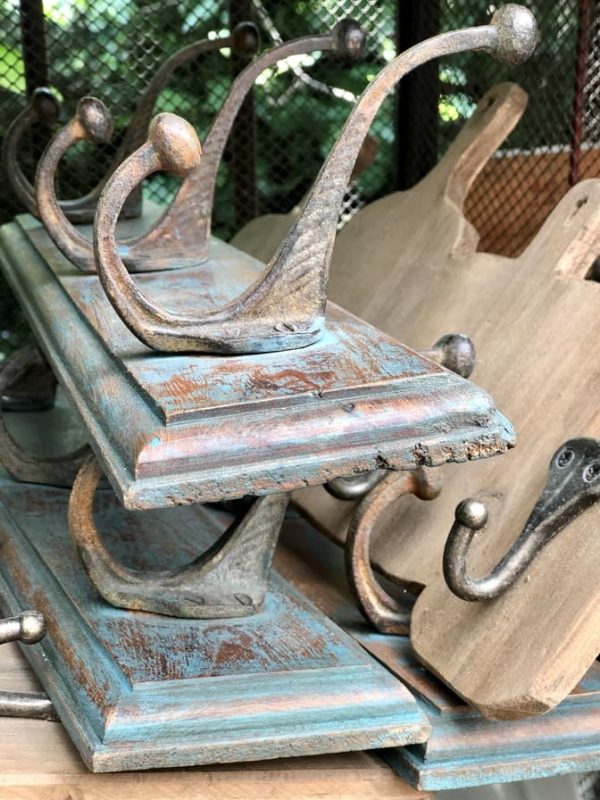 L'Isle-sur-la-Sorgue brocante wall hooks