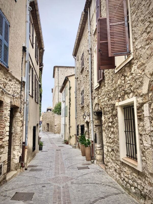 Discover Antibes on the Riviera. Old Street