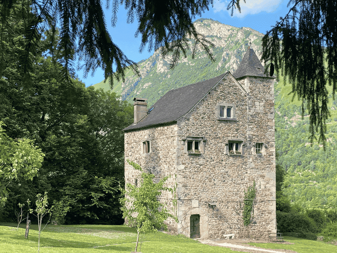 Château de Gère: a French château in a village with more sheep than people
