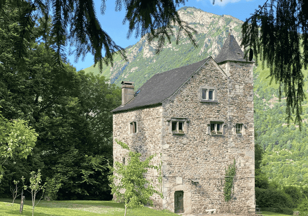 Château de Gère: a French château in a village with more sheep than people